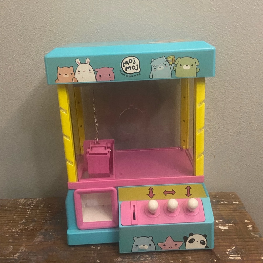 Claw Machine Toy - Blue, Pink, Yellow
